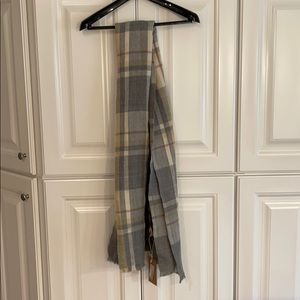 NWT - Look By M grey plaid scarf